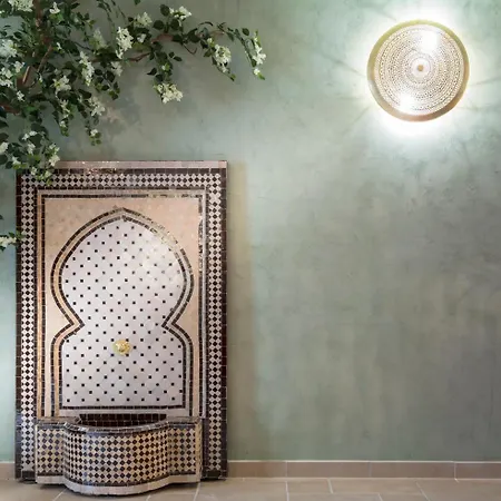 Les Portes De L'orient
